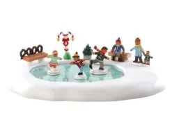LEMAX GINGERBREAD SKATING POND, B/O (4.5V)